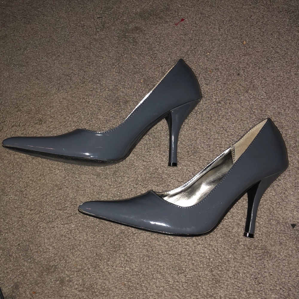 Gray heels